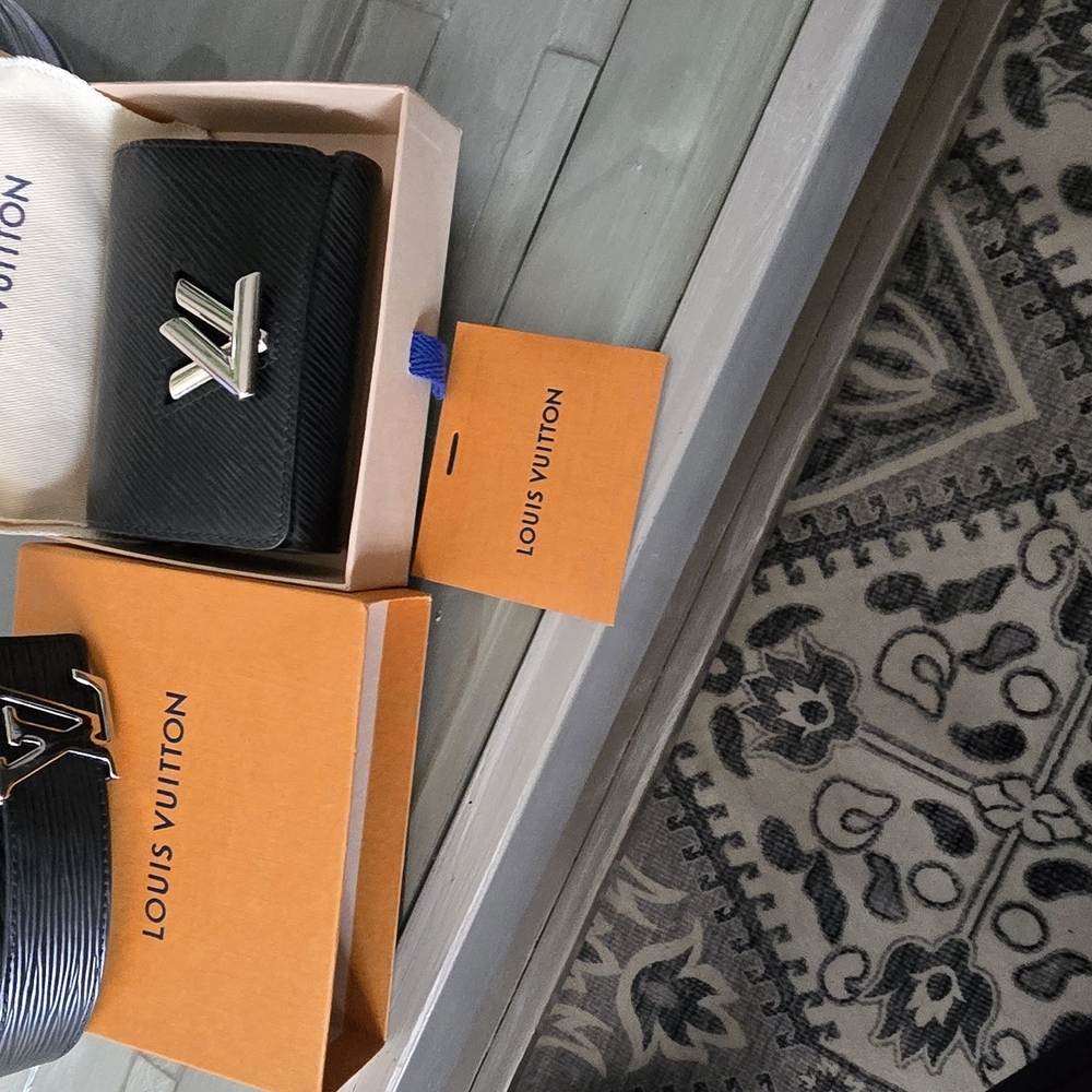 Louis Vuitton Black Belt and Wallet Set - Picture 4 of 10